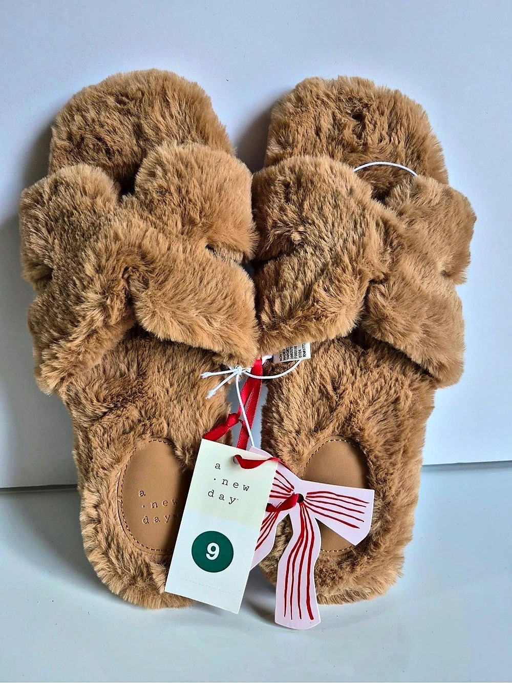 A. New day Bow Slippers Brown US 9 NWT